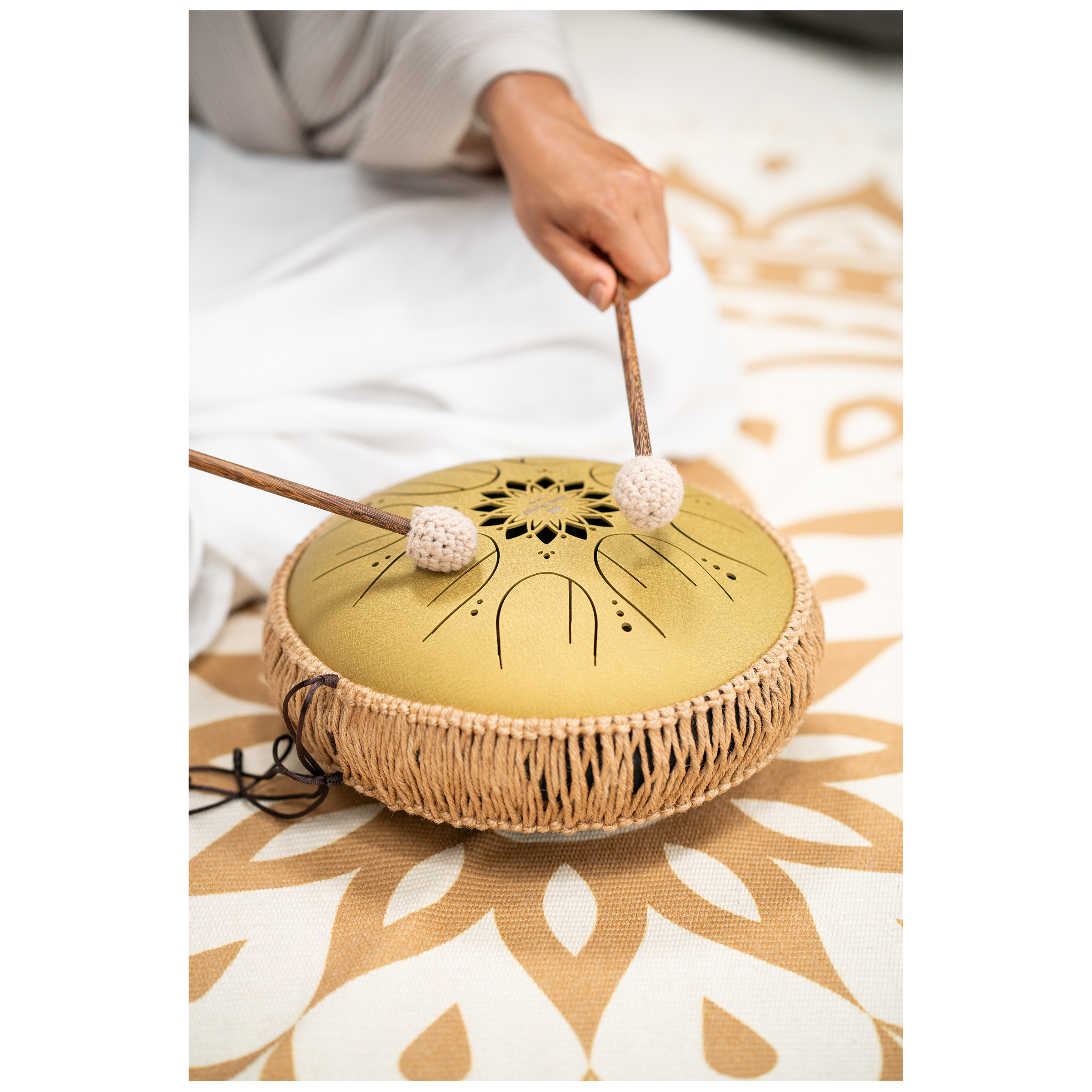 Meinl Sonic Energy MOSTD3G - Medium Octave Steel Tongue Drum 10", C Dur, 8 Töne, 432 Hz, Gold 4