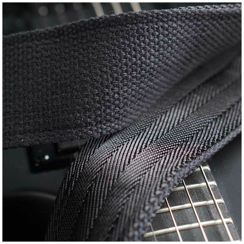 Steyner Straps Nylon Gitarrengurt Heavy Hakon schwarz-messing 2